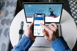 Nasabah mengakses BRI aplikasi BRImo. BRI menyediakan pembiayaan cepat dan fleksibel untuk mendukung kebutuhan serta produktivitas pekerja Indonesia. /BRI