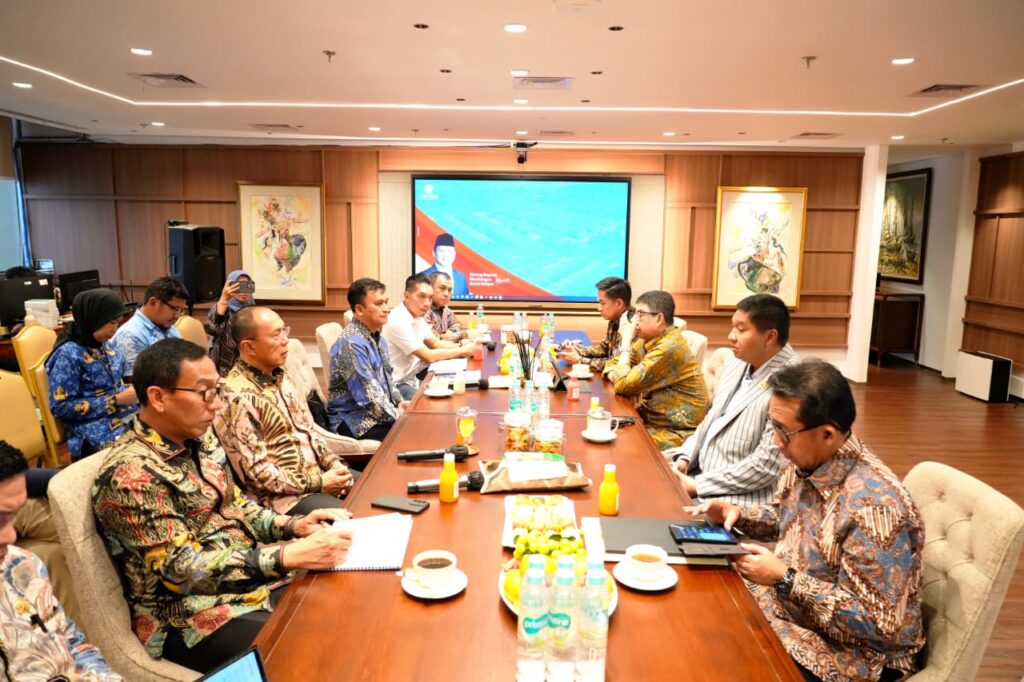 Pertemuan Menteri Perumahan dan Kawasan Permukiman (PKP) Maruarar Sirait dengan Gubernur Sulawesi Tenggara Andi Sumangerukka di Jakarta, Selasa (2/6/2026). Kementerian PKP meningkatkan BSPS, rumah subsidi, dan KUR untuk mengurangi backlog perumahan Sultra. /PKP