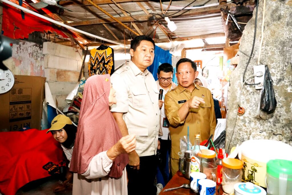 Menteri Perumahan dan Kawasan Permukiman (PKP) Maruarar Sirait bersama Menteri Dalam Negeri Tito Karnavian secara resmi meluncurkan Program Bantuan Stimulan Perumahan Swadaya (BSPS) Tahun 2026 untuk wilayah DKI Jakarta dan Kepulauan Seribu. Program BSPS memperluas bantuan rumah layak melalui tata kelola transparan, efisien, akuntabel, dan berkeadilan nasional. /PKP