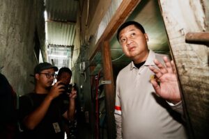 Menteri Perumahan dan Kawasan Permukiman (PKP) Maruarar Sirait usai mengunjungi calon penerima Bantuan Stimulan Perumahan Swadaya (BSPS) atau bedah rumah di Kecamatan Matraman, Jakarta Timur, Jumat (19/6/2026). Program BSPS Jakarta diperluas menjadi 10 ribu unit dengan pengawasan serta efisiensi anggaran optimal. /PKP