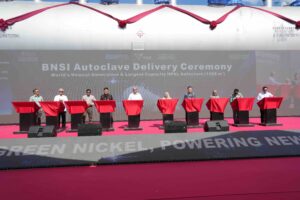 Acara penyambutan kedatangan Autoclave HPAL Sambalagi. Kehadiran autoclave HPAL Sambalagi mempercepat langkah hilirisasi nikel demi ekosistem baterai kendaraan listrik di Indonesia. /BKPM