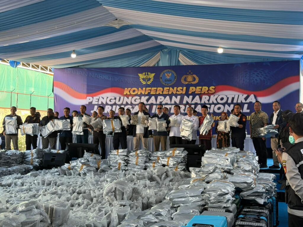 Barang bukti penyelundupan 3.371,4 kilogram atau sekitar 3,37 ton bunga/pucuk cannabinoid marijuana asal Thailand yang masuk melalui Pelabuhan Internasional Tanjung Priok. Sinergi Bea Cukai dan BNN berhasil menggagalkan penyelundupan ganja serta melindungi jutaan masyarakat Indonesia. /BJBC