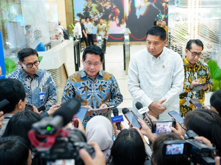 Pertemuan Direktur Utama BRI Hery Gunardi dengan Menteri Perumahan dan Kawasan Permukiman (PKP) Maruarar Sirait pekan ini di Gedung BRI, Jakarta. BRI berhasil melampaui target penyaluran KUR Perumahan pemerintah dalam menyukseskan Program Tiga Juta Rumah 2026. /BRI