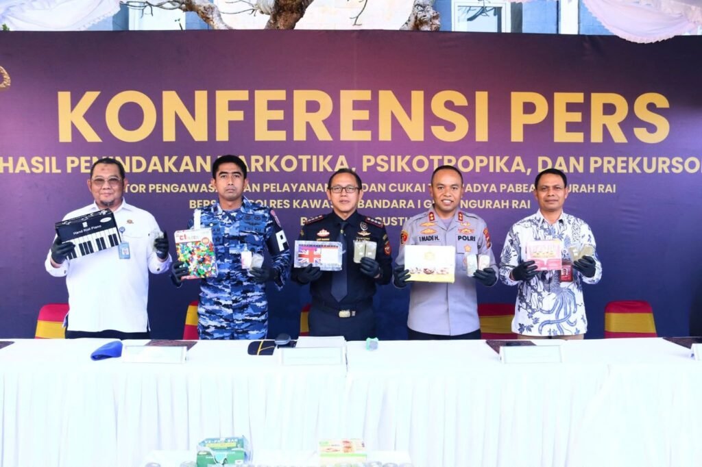 Bea Cukai dan Kepolisian sukses mencegah dua WN India menyelundupkan ganja asal Thailand di Bali. /DJBC