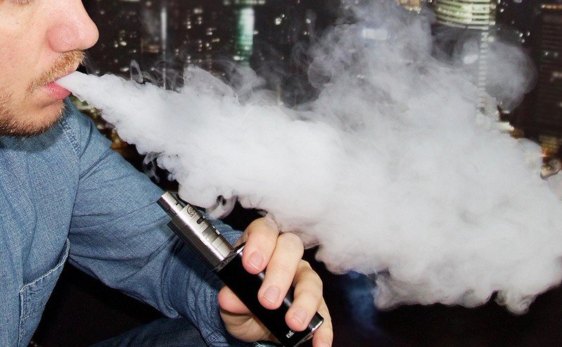 AKVINDO minta regulasi turunan UU Kesehatan berbasis data. Wacana larangan perisa vape dinilai berisiko picu pasar gelap dan ancam investasi. /Ecig Click - www.ecigclick.co.uk:.