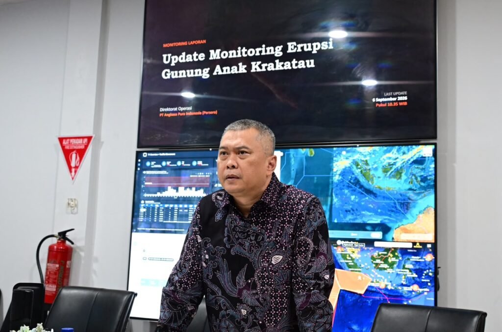 Menhub Dudy Purwagandhi. Imbas abu vulkanik Gunung Anak Krakatau, penutupan 8 bandara termasuk Soekarno-Hatta diperpanjang hingga pukul 24.00 WIB. Kemenhub siapkan transportasi gratis. /BKIP-Daniel