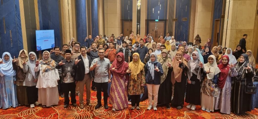 Anis Byarwati bersama OJK Jabodebek dan BSI ingatkan bahaya pinjol ilegal yang sasar semua kalangan. Literasi keuangan digital dan edukasi publik digencarkan. /Swaranusa-Jaffry P. Prakoso