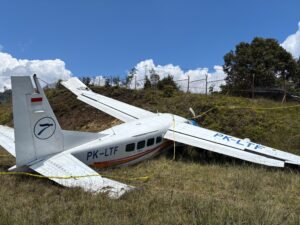 Pesawat Asian One Air rute Timika-Sugapa tergelincir di Bandara Bilorai, Papua Tengah,Sabtu (24/10/2026). Dirjen Perhubungan Udara Lukman F. Laisa pastikan seluruh penumpang selamat. /Kemenhub