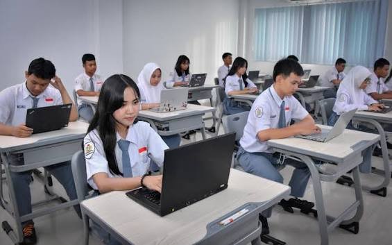 Jelang Tes Kemampuan Akademik (TKA) 2026 pada 26 Oktober hingga 8 November, Disdik DKI Jakarta catat kesiapan 94%, sementara Gianyar matangkan gladi bersih SD-SMP. /Kemendikdasmen